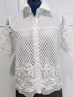 Kindred Women's White Lace Crochet Short-Sleeve Button-Down Shirt
